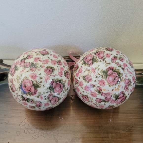 Vintage Victorian Style Paper Mache Christmas Ball Ornament, set of 2 - Picture 4 of 5